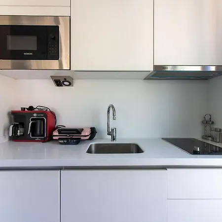 דירה New Modern Furnished 1br Flat W/free Parking & Gym #122 איסטמבול