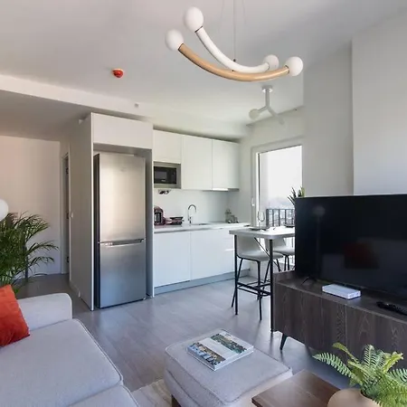 New Modern Furnished 1br Flat W/free Parking & Gym #122 איסטמבול