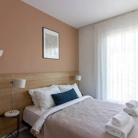 New Modern Furnished 1br Flat W/free Parking & Gym #122 איסטמבול
