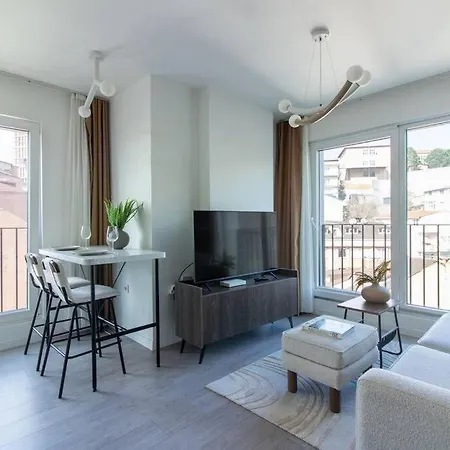 דירה New Modern Furnished 1br Flat W/free Parking & Gym #122 איסטמבול