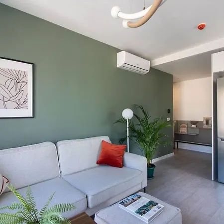 New Modern Furnished 1br Flat W/free Parking & Gym #122 * איסטמבול